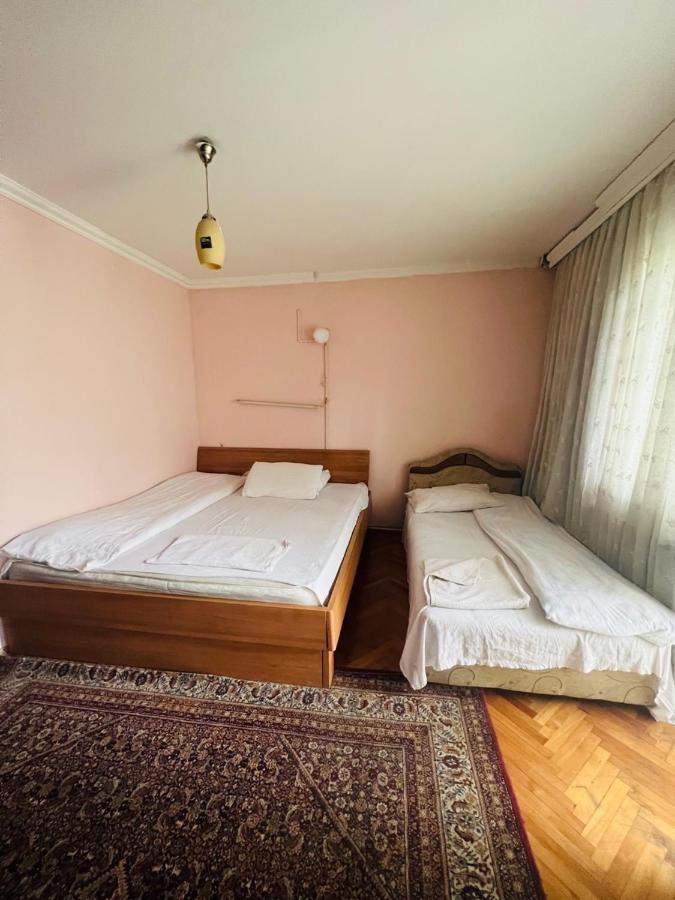 Guest House Velania Pristina Eksteriør bilde