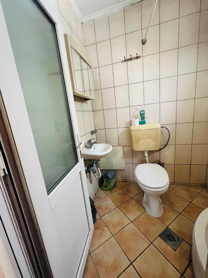 Guest House Velania Pristina Eksteriør bilde