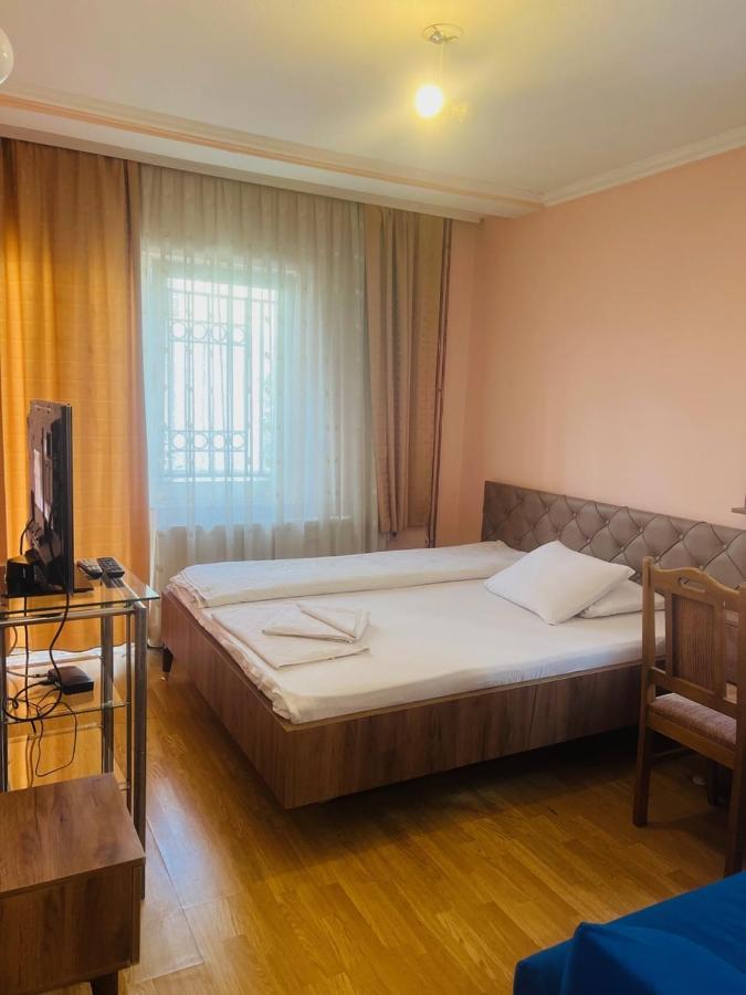 Guest House Velania Pristina Eksteriør bilde