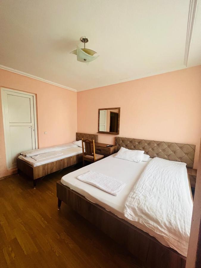 Guest House Velania Pristina Eksteriør bilde