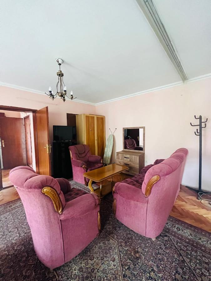 Guest House Velania Pristina Eksteriør bilde