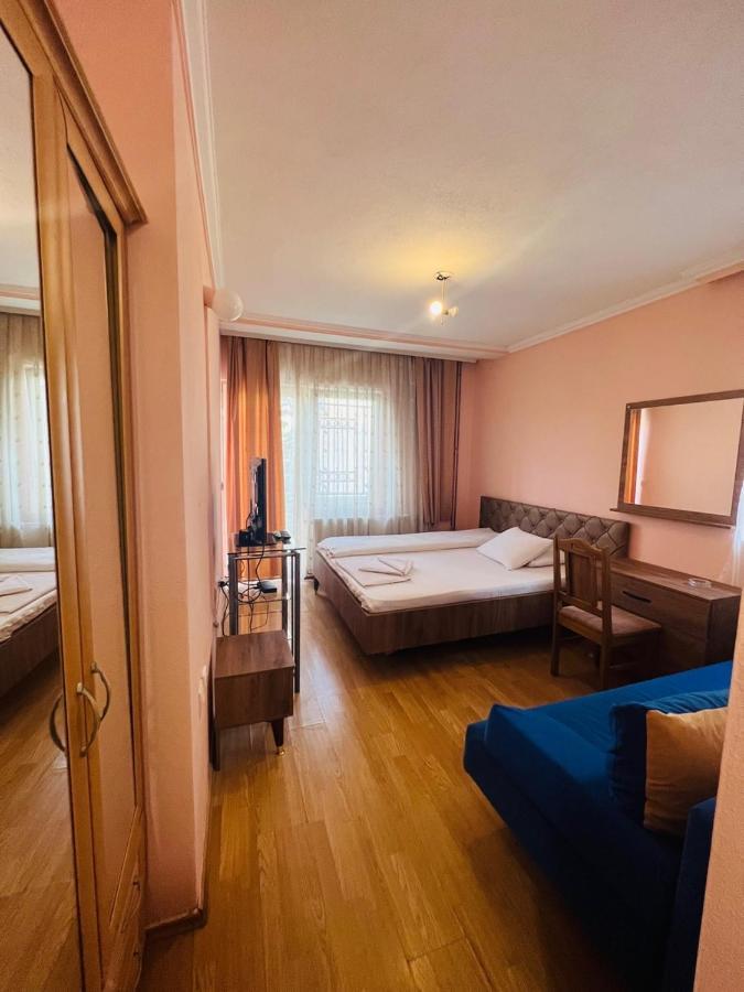 Guest House Velania Pristina Eksteriør bilde