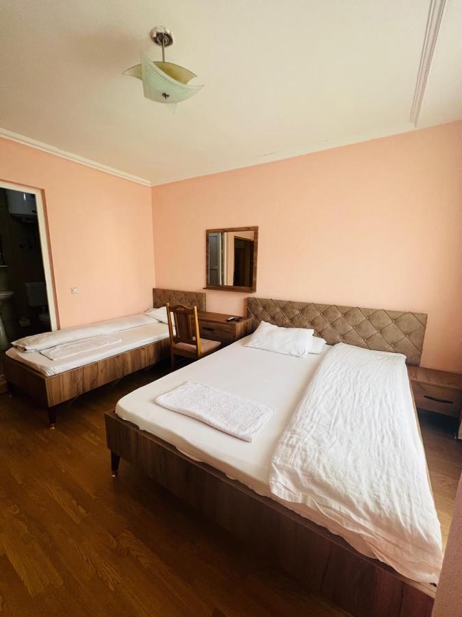 Guest House Velania Pristina Eksteriør bilde